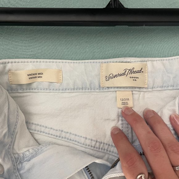 Vintage Midi Light Wash Shorts - Picture 3 of 3